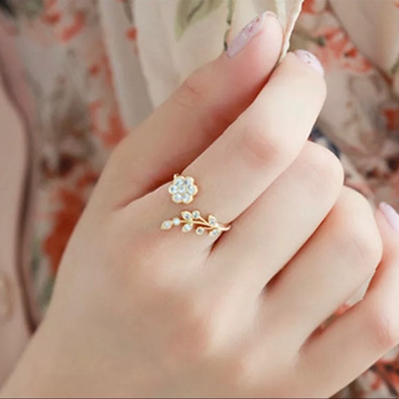 3/$30 Crystal Flower Ring - Picture 3 of 5